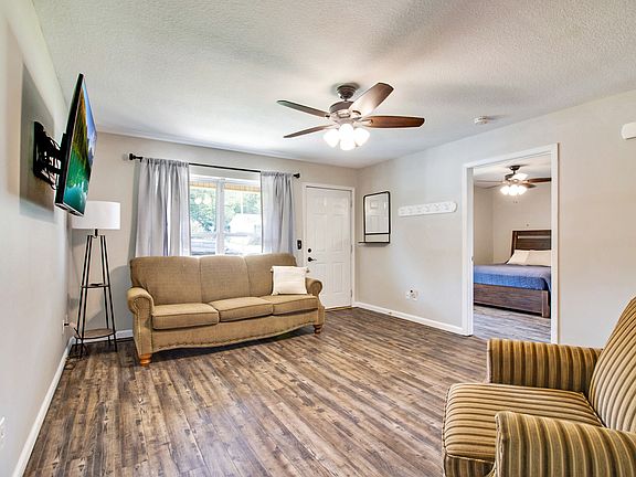 3rd image of 362 Iris Cir