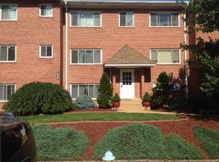 323 S Veitch St APT 1, Arlington, VA 22204
