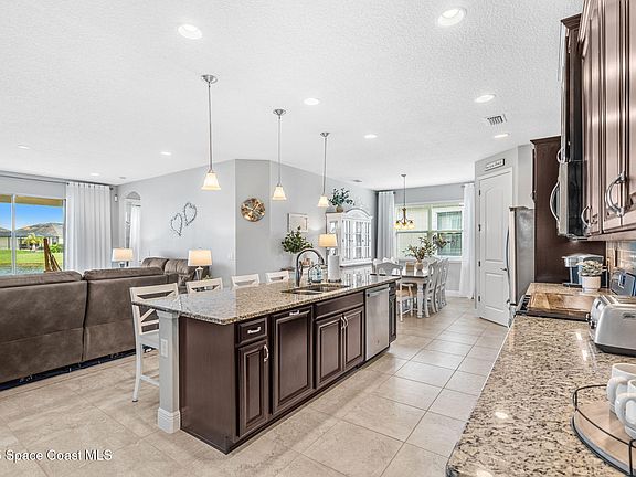 4th image of 7427 Bluemink Ln