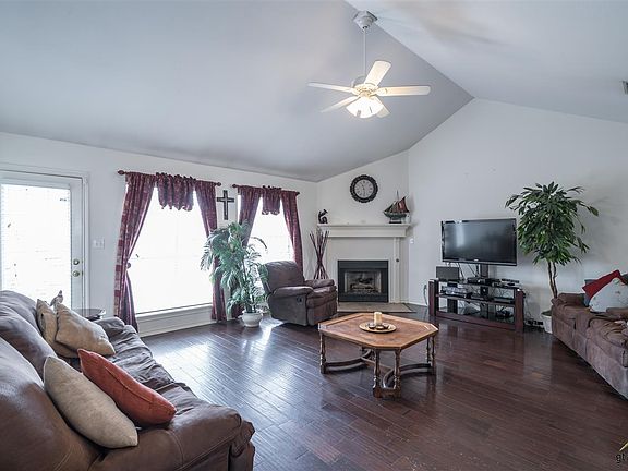 2nd image of 109 Chickadee Dr