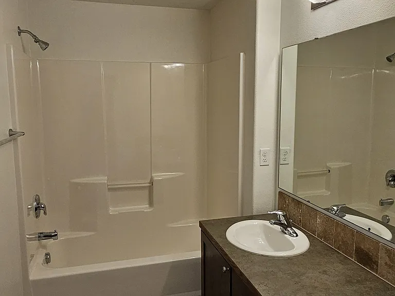 6114 Ochoco Ln — Photo 10