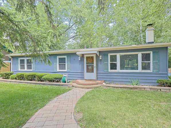 108 Poplar St, McHenry, IL 60051