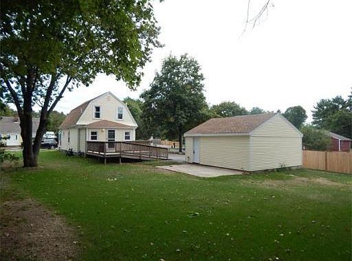 4th image of 11 Woodlawn St
