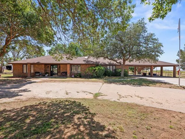 2803 Thomas Dr, Denver City, TX 79323