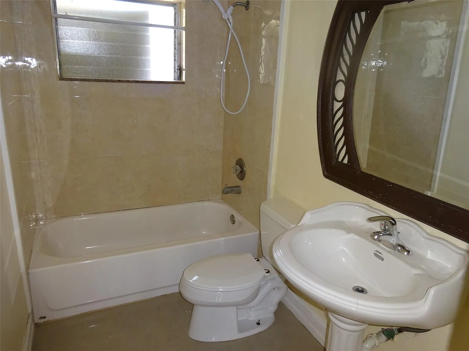 4 bed, 2.0 bath, 1936 sqft, $3,800 — Photo 3