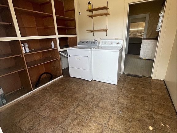 2nd image of 514 E Washington Avenue