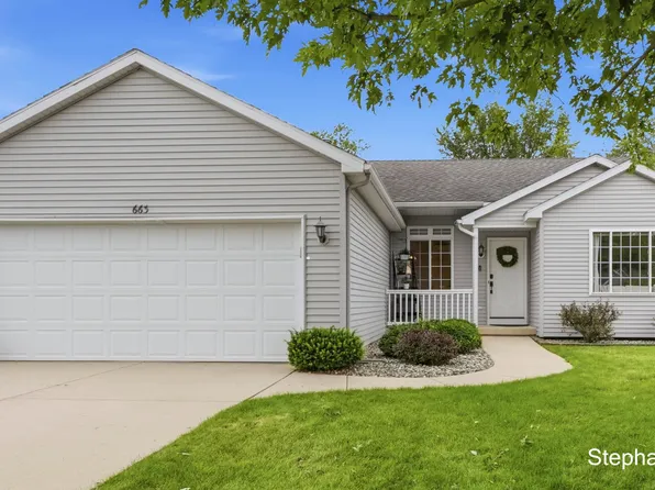 663 Ridgefield Dr, Coopersville, MI 49404