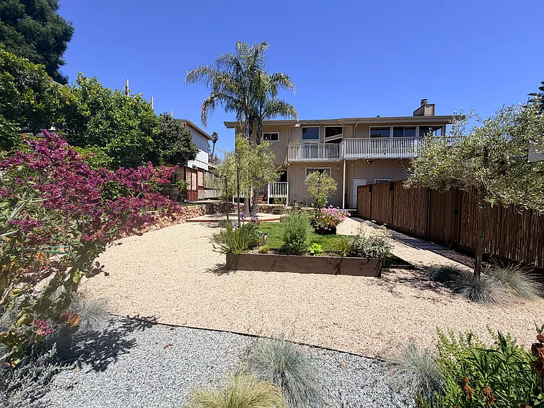 115 Wingfoot Ct — Photo 2