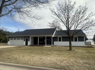 101 Ombre Rose Dr, Combined Locks, WI