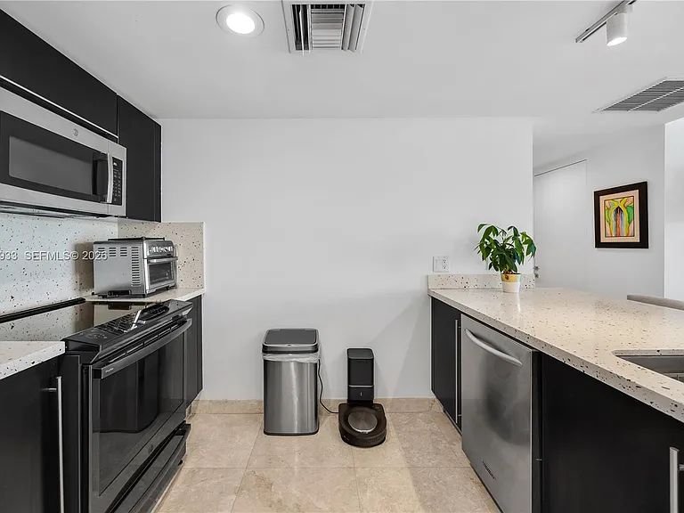 665 NE 25th St #1503 — Photo 13
