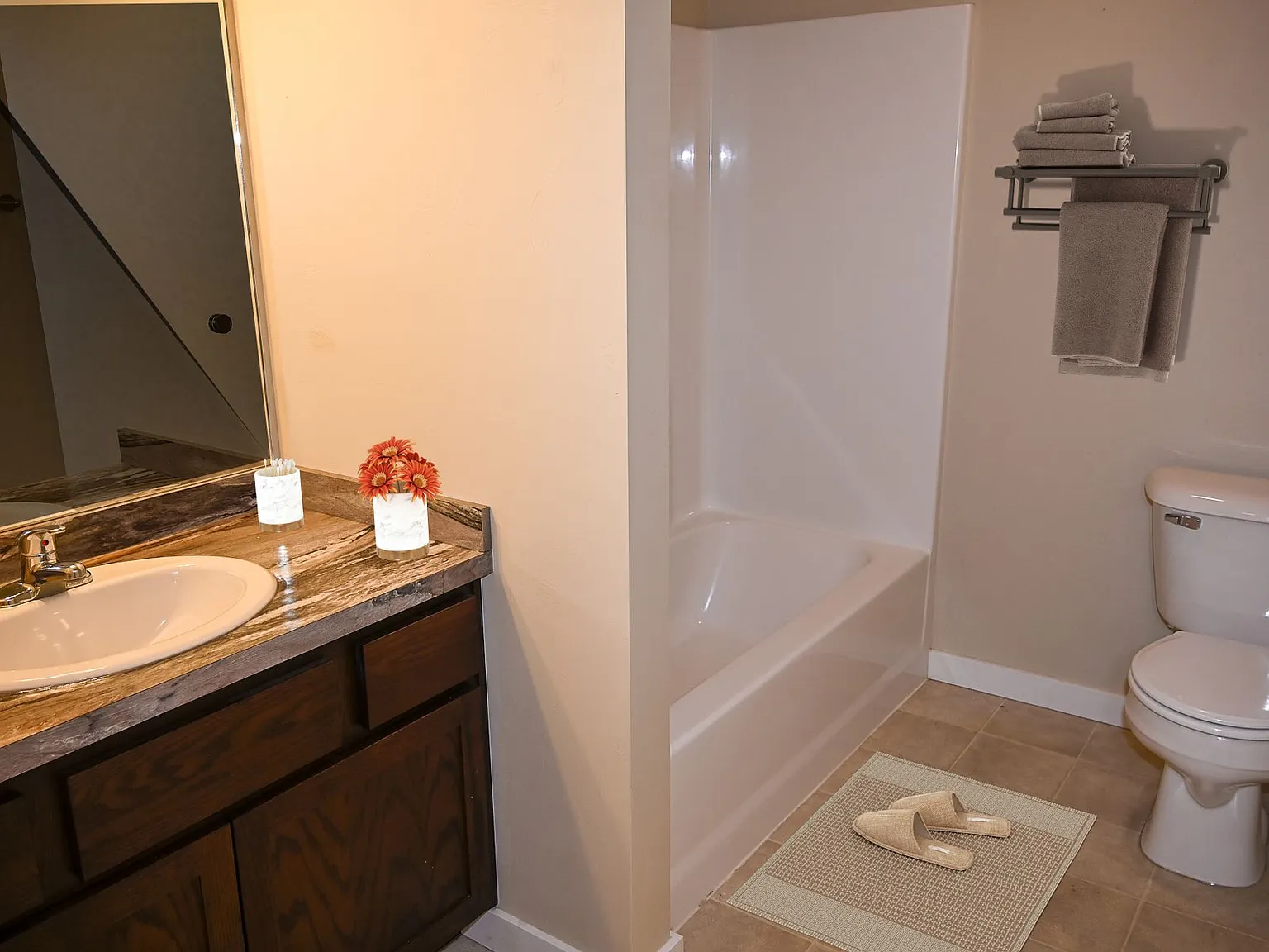 2 Bed 2 Bath Baxter Springs Condo with Mountain Views — Photo 4