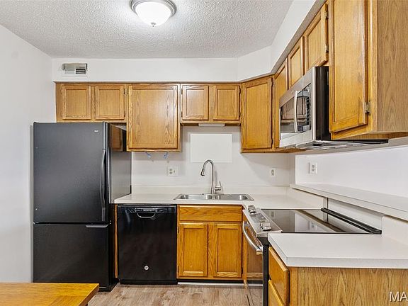 4th image of 3129 Edwards Pl APT 203