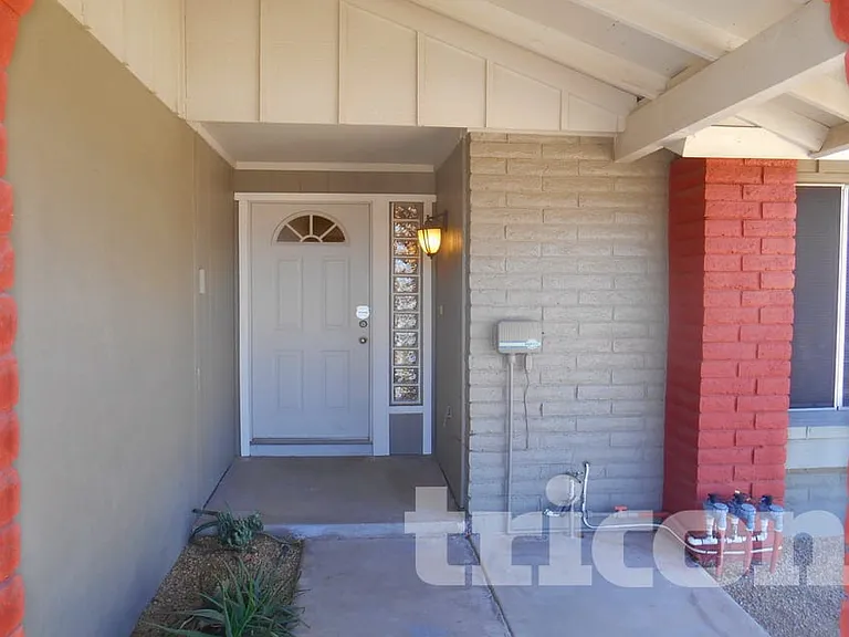 3226 N Ellis St — Photo 3