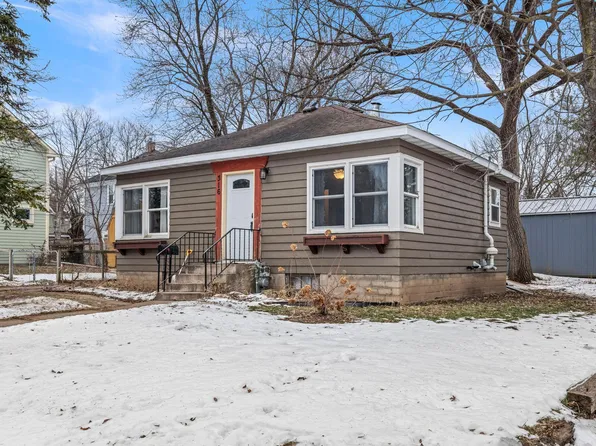 316 8th St E, Northfield, MN 55057