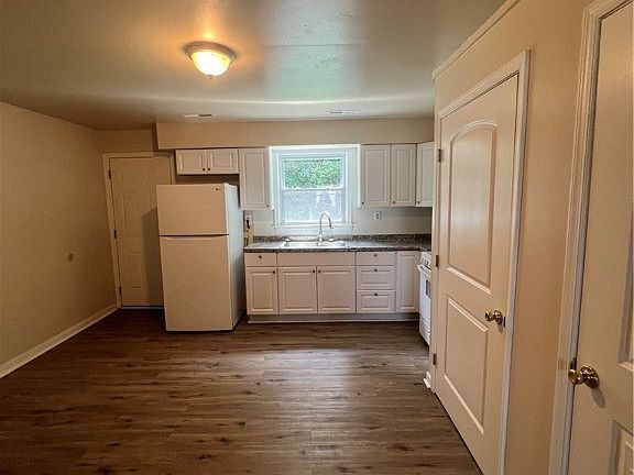 4th image of 1410 New York Ave #19