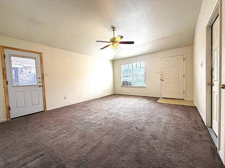 3305 Alicante Ct #B — Photo 6