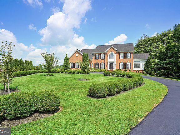 4th image of 22337 Essex View Dr