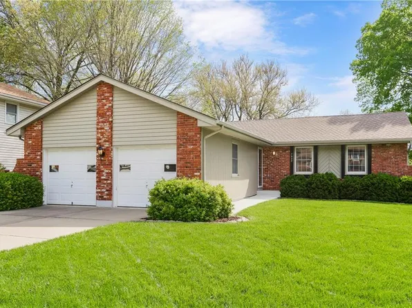 7933 N Harrison St, Gladstone, MO 64118