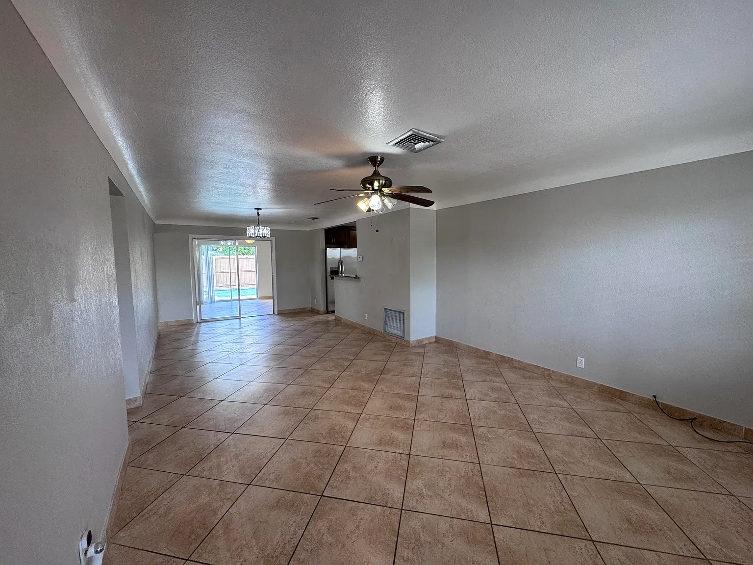 3 bed, 2.0 bath, 1618 sqft, $3,300 — Photo 2