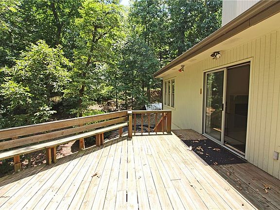 4th image of 40 Sandwick Dr