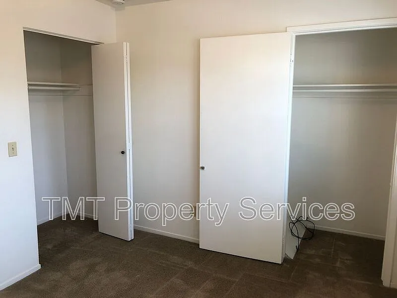 Building Photo - 172 W Price St #2