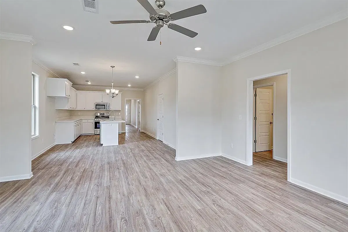 3 bed, 1810 sqft, $2,375 — Photo 4