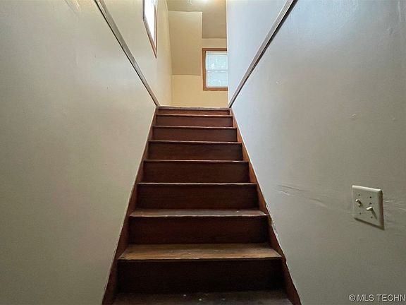 2nd image of 101 N Crafton St