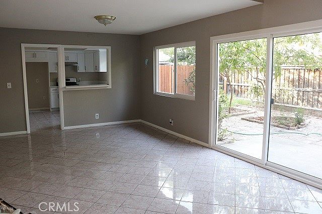 1st image of 599 Parkview Dr
