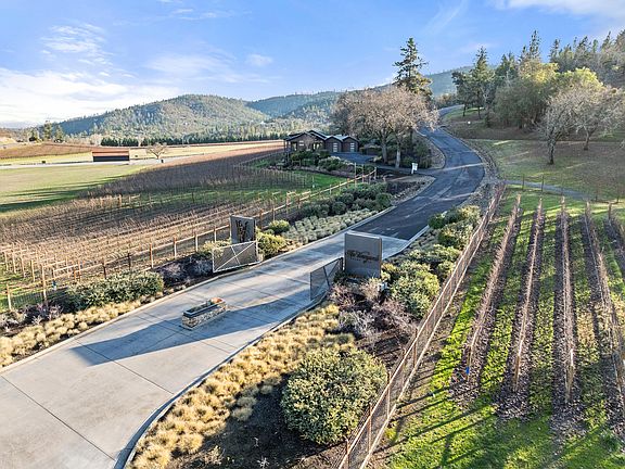 5th image of 70 Vineyard View Cir