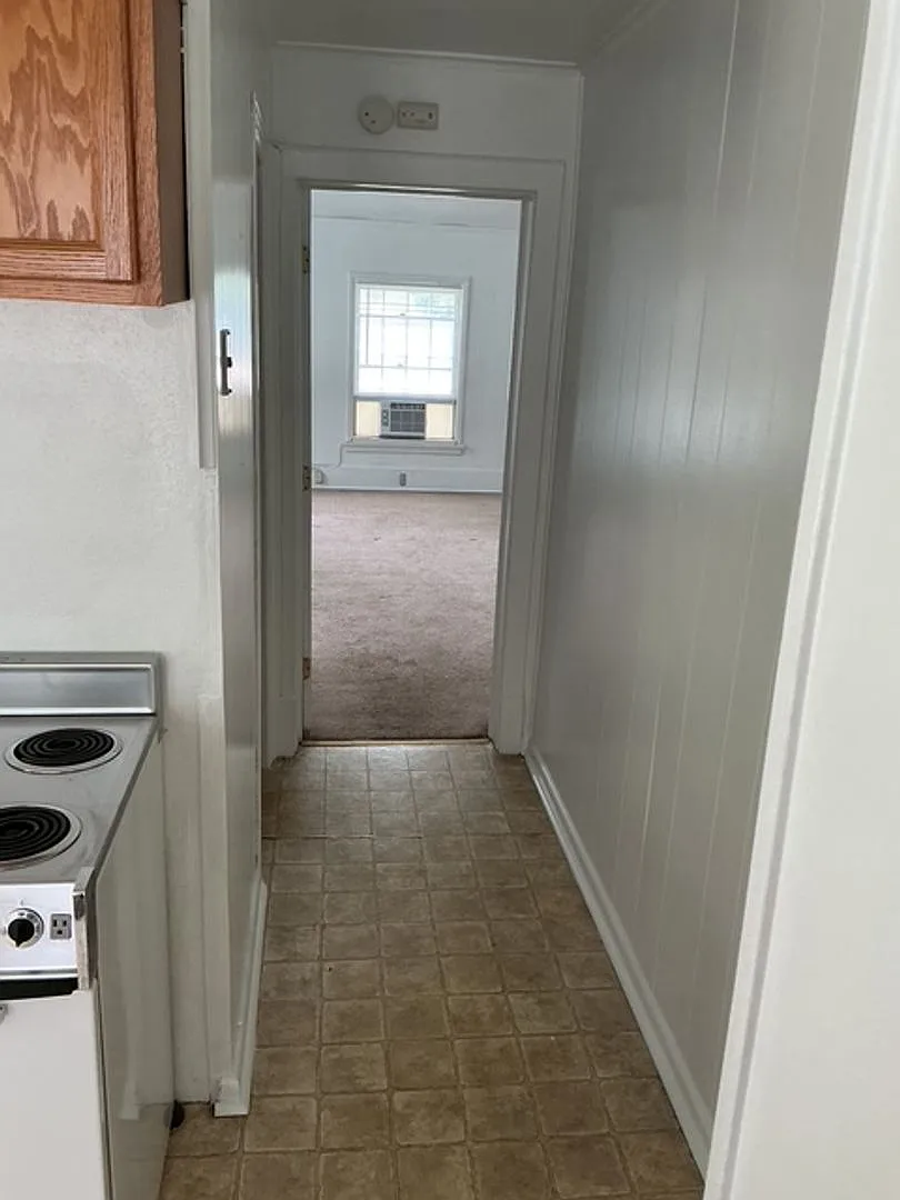 1512 E Gardner Ln — Photo 3