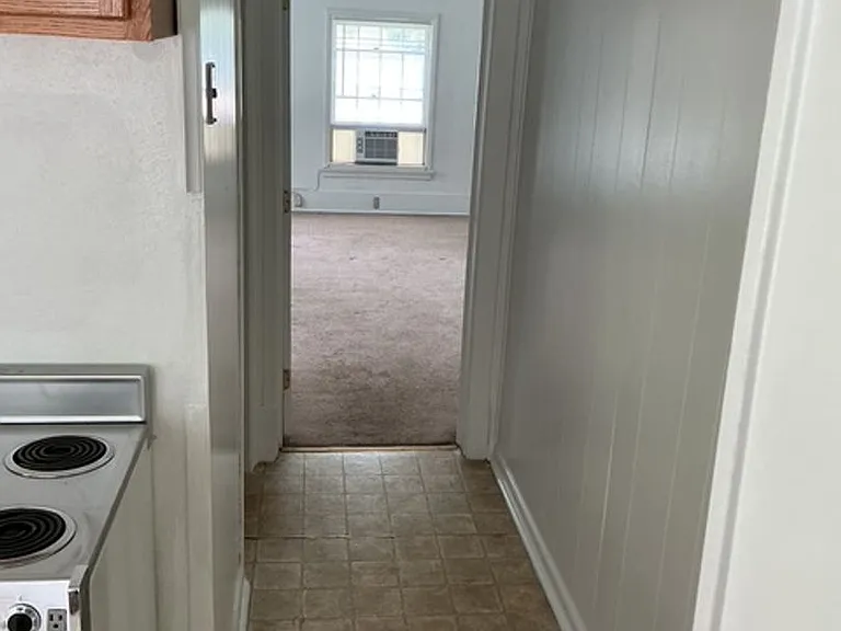 1512 E Gardner Ln — Photo 3