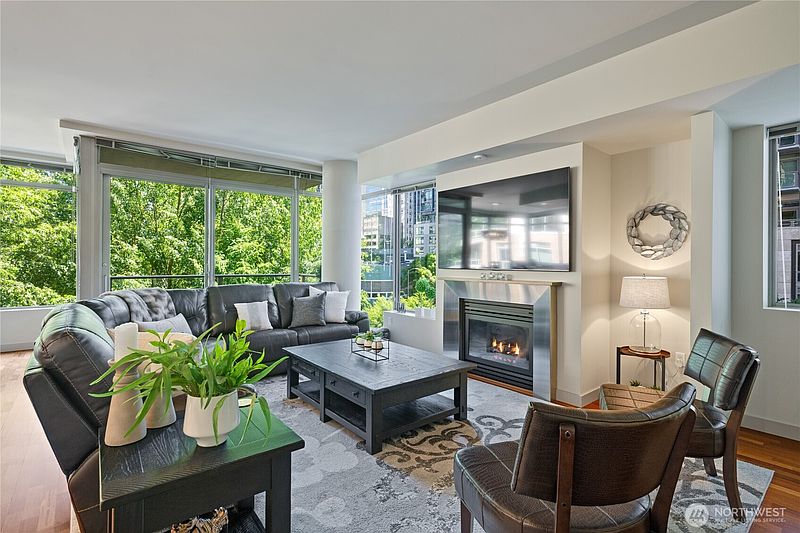 4th image of 900 Lenora Street #W300