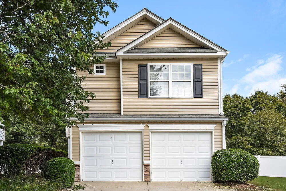 3 bed, 2.5 bath, 1384 sqft, $2,190 — Photo 1