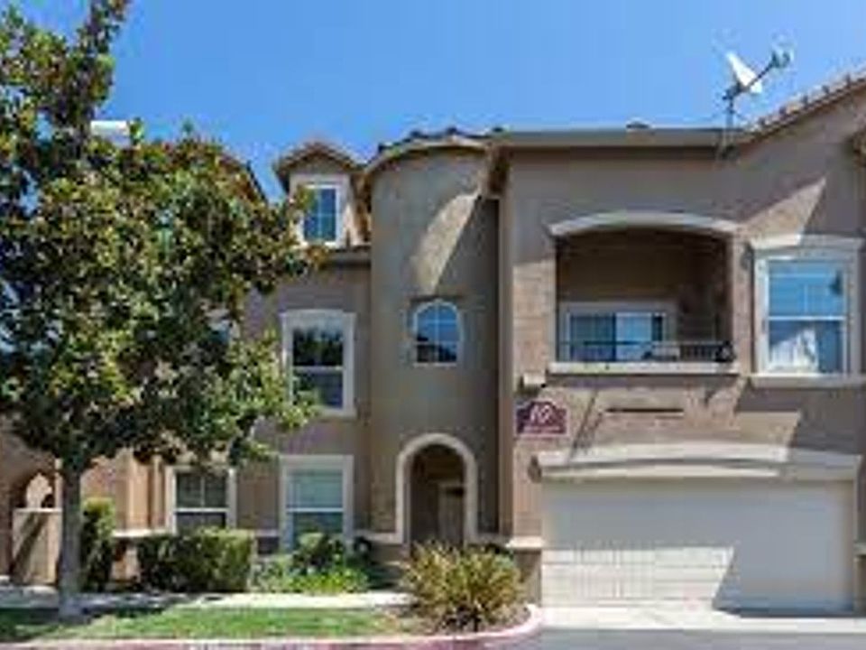 2nd image of 5350 Dunlay Dr Unit 1013