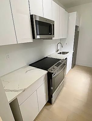 2nd image of 1264 Lexington Ave #4NA