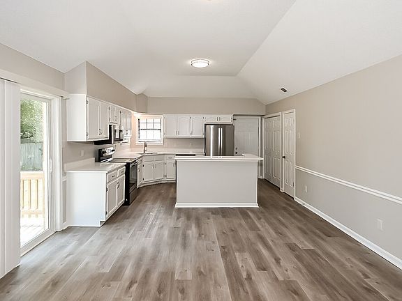 5th image of 822 White Pine Dr