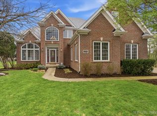 2595 Ginger Woods Dr, Aurora, IL 60502