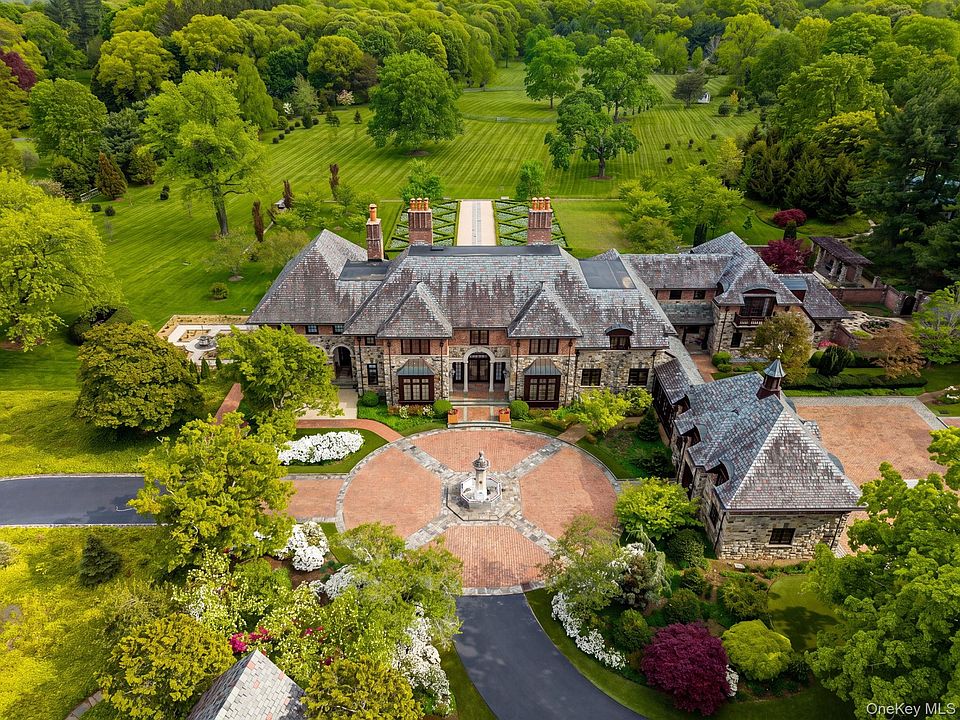 1st image of 1 Applewood Estate