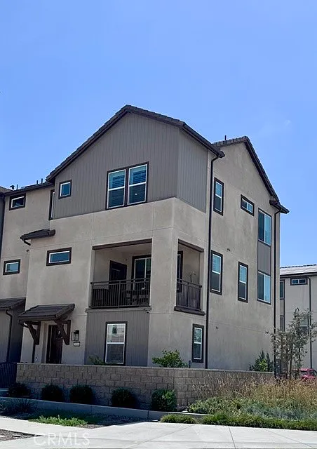 4 bed, 3.5 bath, 1780 sqft, $4,300 — Photo 1