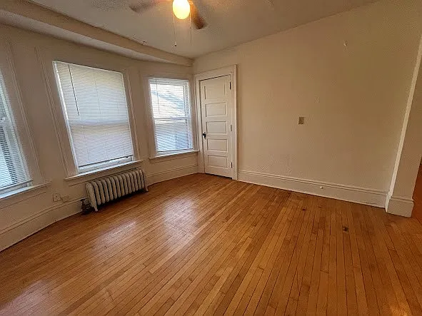 3 bed, 1.0 bath, 975 sqft, $2,135 — Photo 4