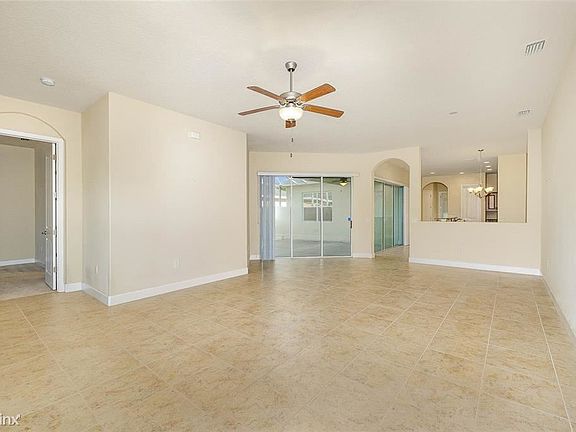 3rd image of 3342 Torre Blvd