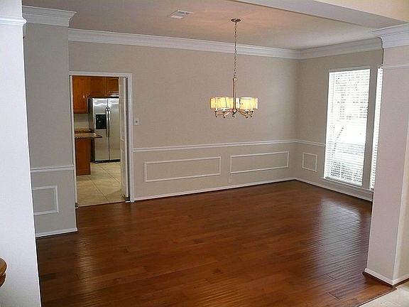 3rd image of 3302 S Lake Village Dr