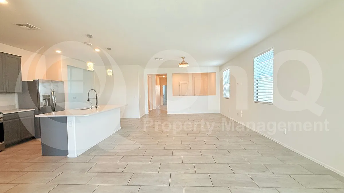 3 bed, 2.0 bath, 1849 sqft, $2,299 — Photo 3