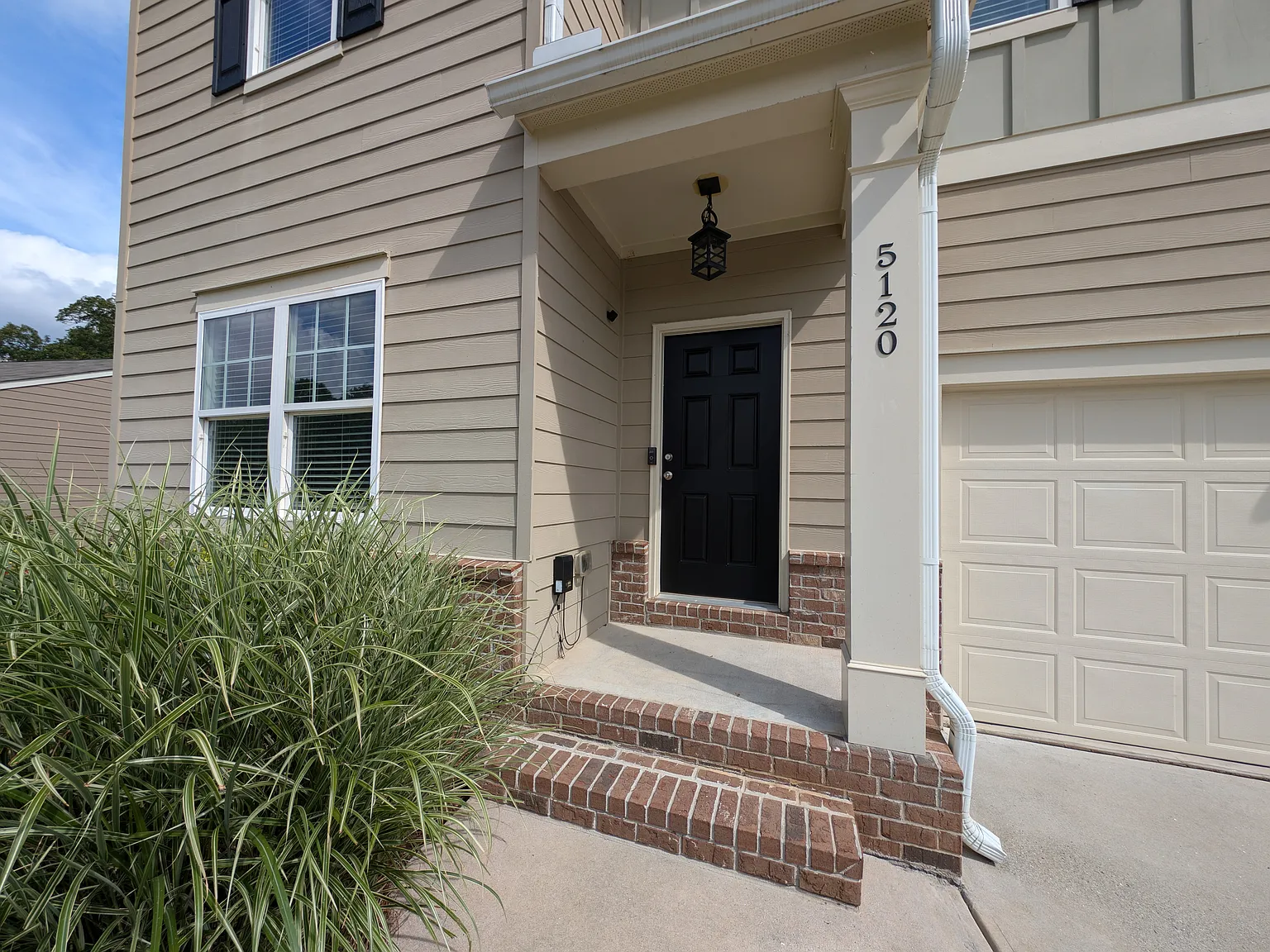 4 bed, 2684 sqft, $2,600 — Photo 3