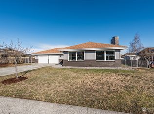 416 E Willow St, Sequim, WA 98382