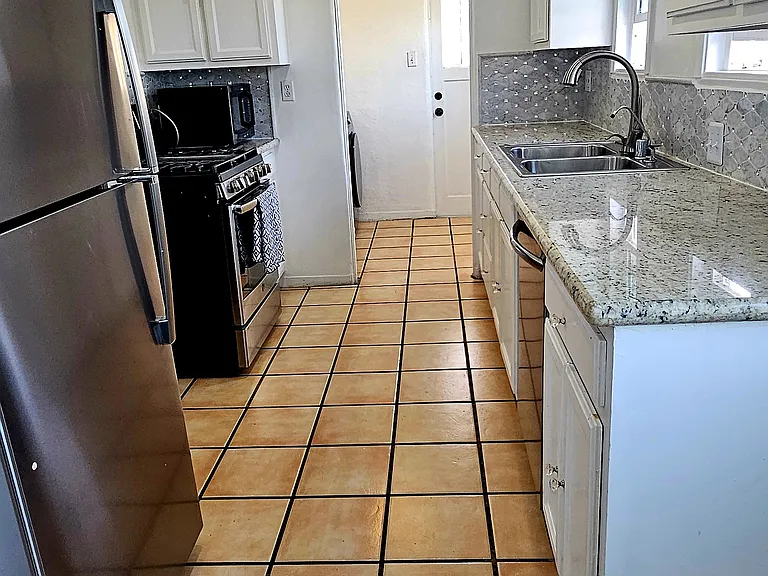 1433 Livonia Ave #UPSTAIRS — Photo 8