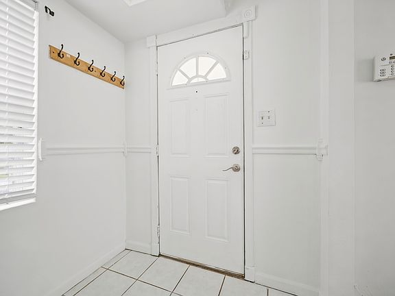 3rd image of 1113 Covel St