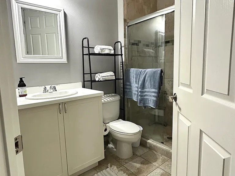 Secondary en-suite bathroom
