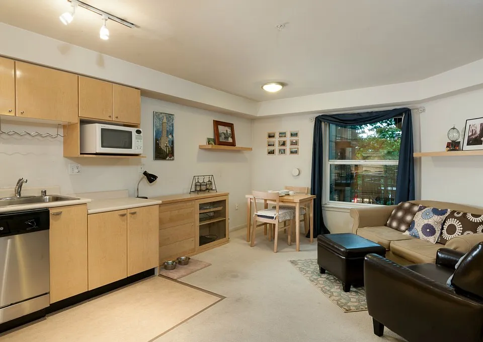 425 Vine St #413