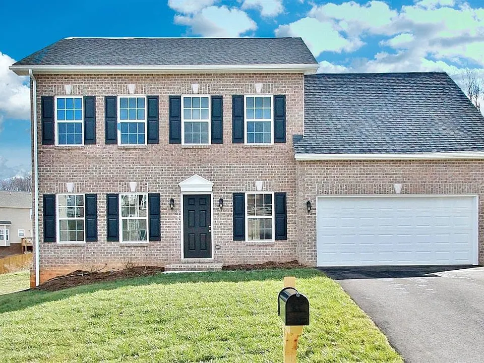 1024 Forest Edge Dr